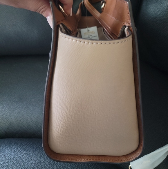 Michael Kors Selma Satchel - Picture 6 of 7